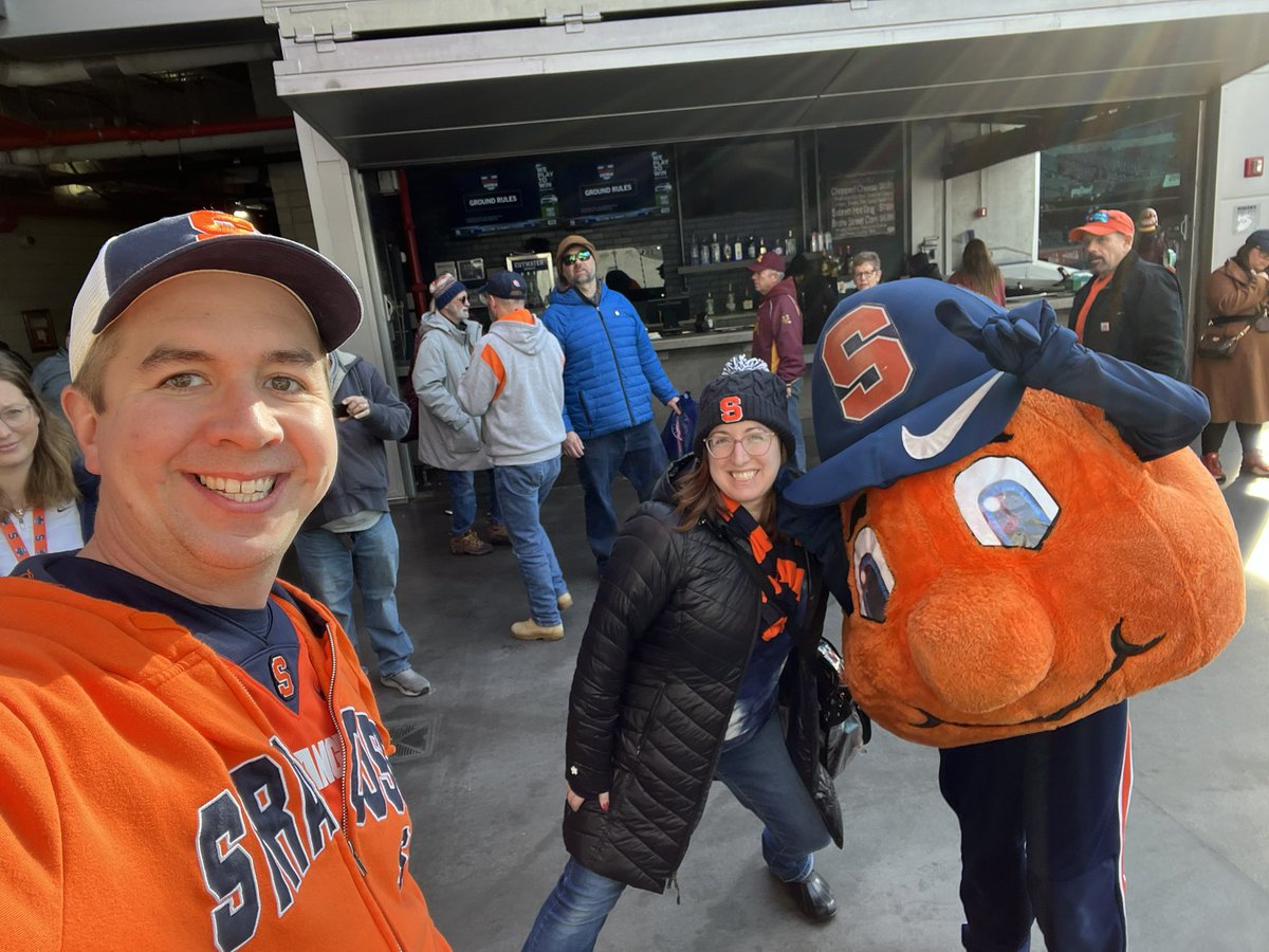 Gwp827's tweet photo. We found Otto!! That has to be good luck, right?! #GoOrange 🍊@PinstripeBowl @Cuse https://t.co/QRyAqxENFF