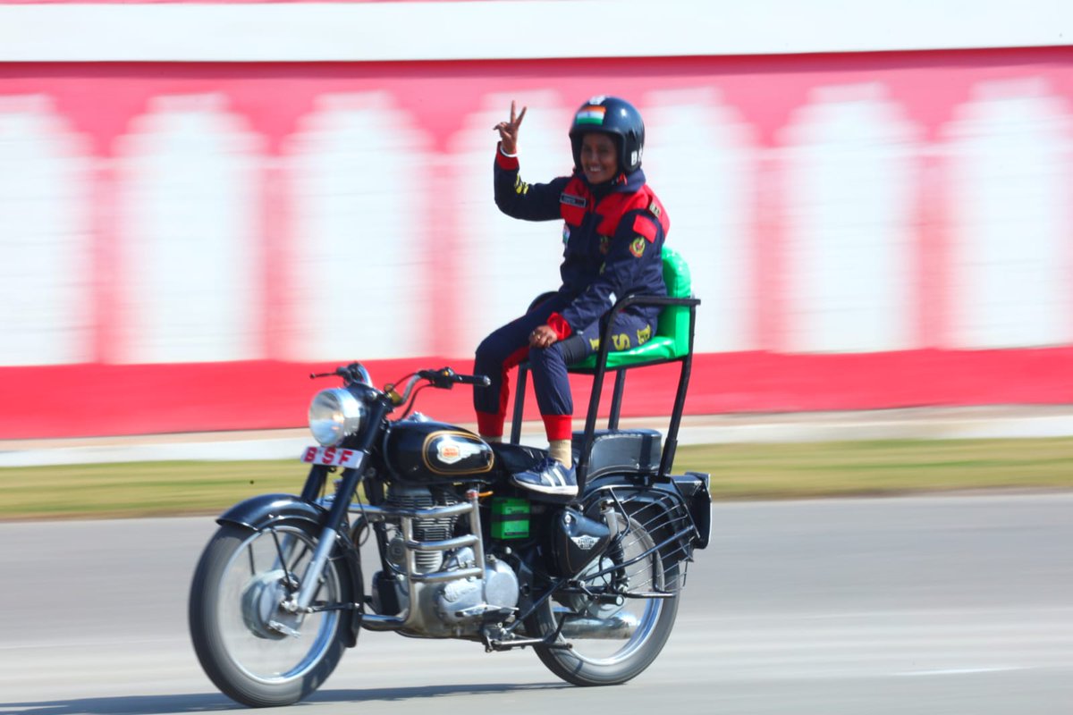 BSF_India's tweet photo. M/Ct Sumita Sikdar of @SeemaBhawaniBSF sets #LimcaWorldRecord for ‘SITTING ON CHAIR 16 INCH MOUNTED ON ROYAL ENFIELD 350 CC (SOLO EVENT)’ by riding without break for 03 hrs 06 min 58 sec covering 68.4 Km at Chhawla Camp, New Delhi.
#LimcaBookofRecords https://t.co/WFqGIi9iHn