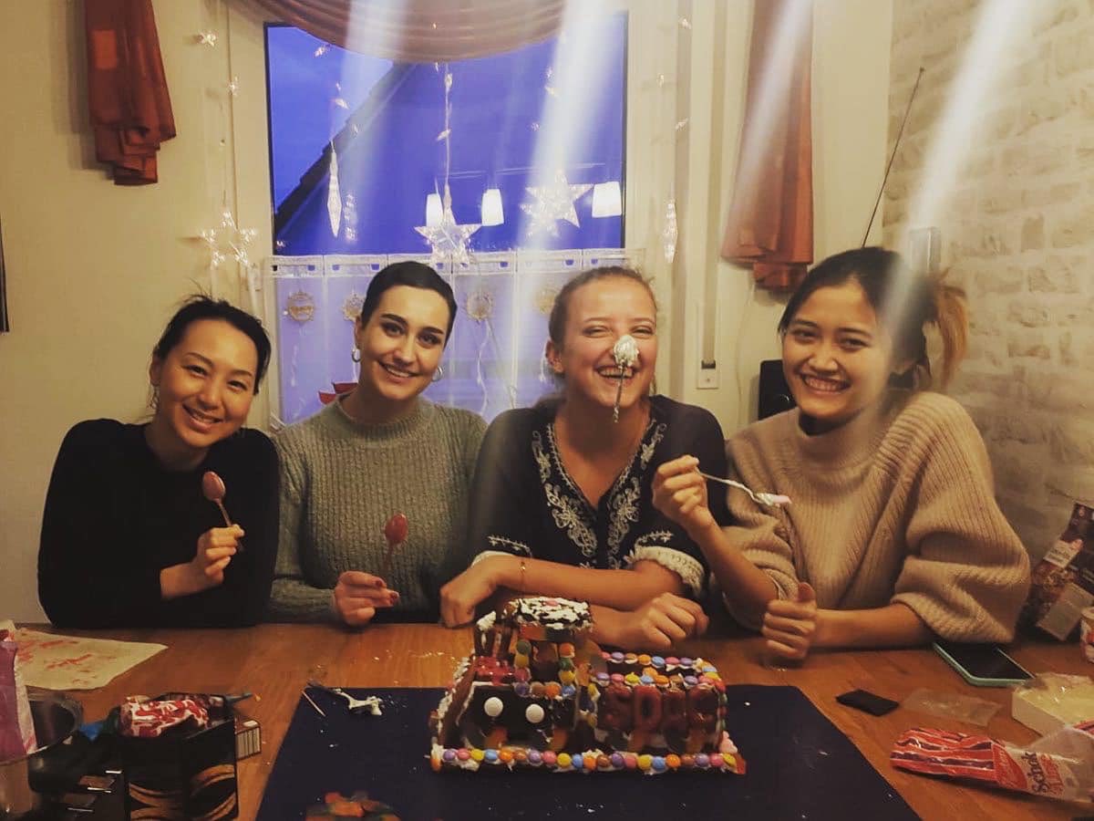 sdac_fau's tweet photo. Yesterday, four SDACers got together to make a gingerbread train! This train looks quite unusual, but symbolizes very much the spirit of our program. We´re rushing, like this train, into the new year 2023 and wish you happy holidays!
#NewYear2023 #SDAC https://t.co/kcC0fpO6VX