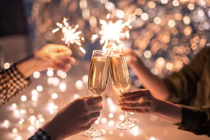 DENiDcpt's tweet photo. Tell us what your New Years Eve plans are and we could surprise you with R500 cash towards your festivities 😉 #theddembrand #newyearseveparty #thefaceofddem https://t.co/1AOEKQgwJf