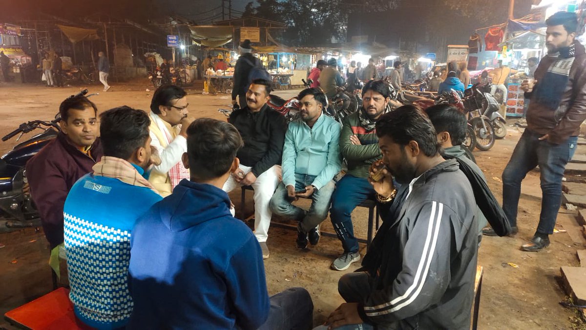 RupeshKatniBJYM's tweet photo. आज भारतीय जनता पार्टी के जिला अध्यक्ष बड़े भैया @SoniTandan, जिला उपाध्यक्ष @ranvirkaran, युवा मोर्चा जिला उपाध्यक्ष बड़े भैया @AjayMal85497714, युवा मोर्चा मुड़वारा नगर मंत्री @PramodP07502048  और अन्य लोगो के चाय की एक शानदार बैठक.... https://t.co/4OSSluYeO5