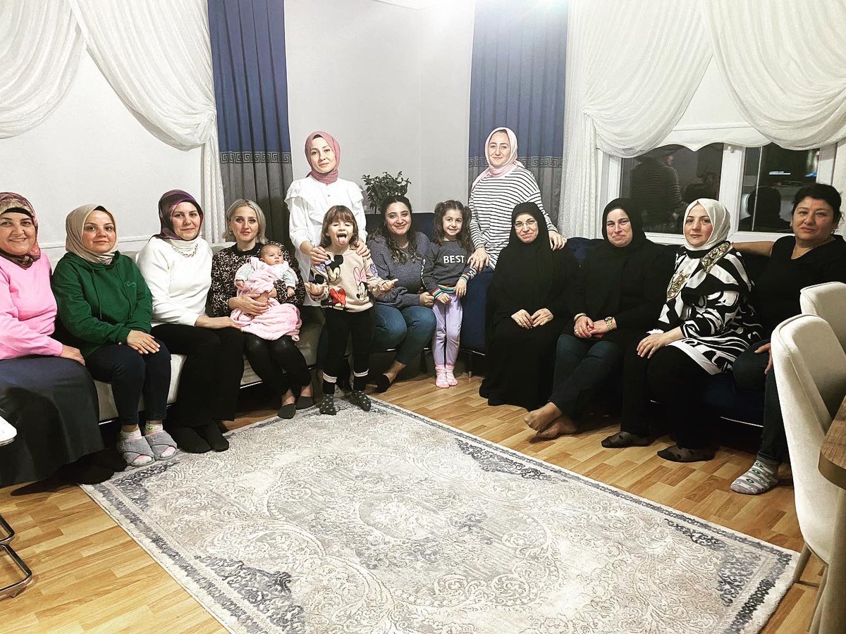 Bozkurt önceki dönem Ak Parti İlçe Başkanlığı yapmış olan Sayın Utku Eren ve eşi Elif Erenin yeni dünyaya gelmiş olan bebeklerini Kadın Kolları olarak ziyaret ettik. Ravza bebeğe sağlıklı güzel bir ömür diliyoruz.