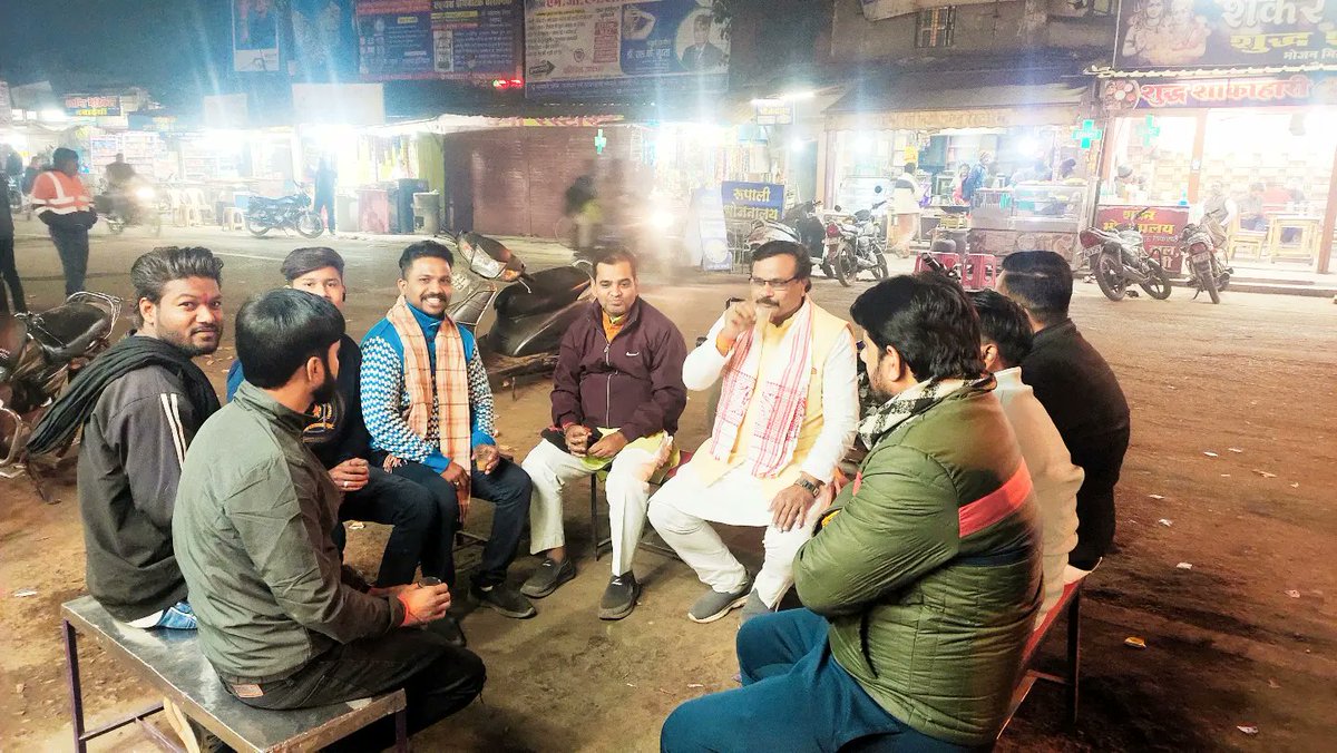 AjayMal85497714's tweet photo. भारतीय जनता पार्टी के कटनी जिला अध्यक्ष आदरणीय श्री दीपक सोनी टडन जी के साथ चाय पर चर्चा हुई।जिसमें जिला उपाध्यक्ष श्री रणवीर कर्ण जी उपस्थित रहे। https://t.co/MegTu0wD3H