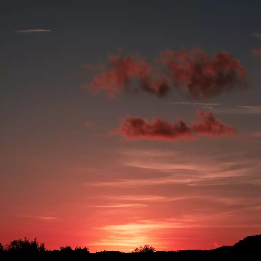 Tramonto del 29.12

·
·
·
#tuscanyhills #clouds #tuscanylovers #volgofirenze #igersitalia #firenzecityitaly #instatuscany #firenzemia #sunsetlovers #florenceitaly #visittuscany #discovertuscany #italia #sky #sunset_madness #firenzegram #sunset_vision #ig… instagr.am/p/CmwrXTYKFmB/