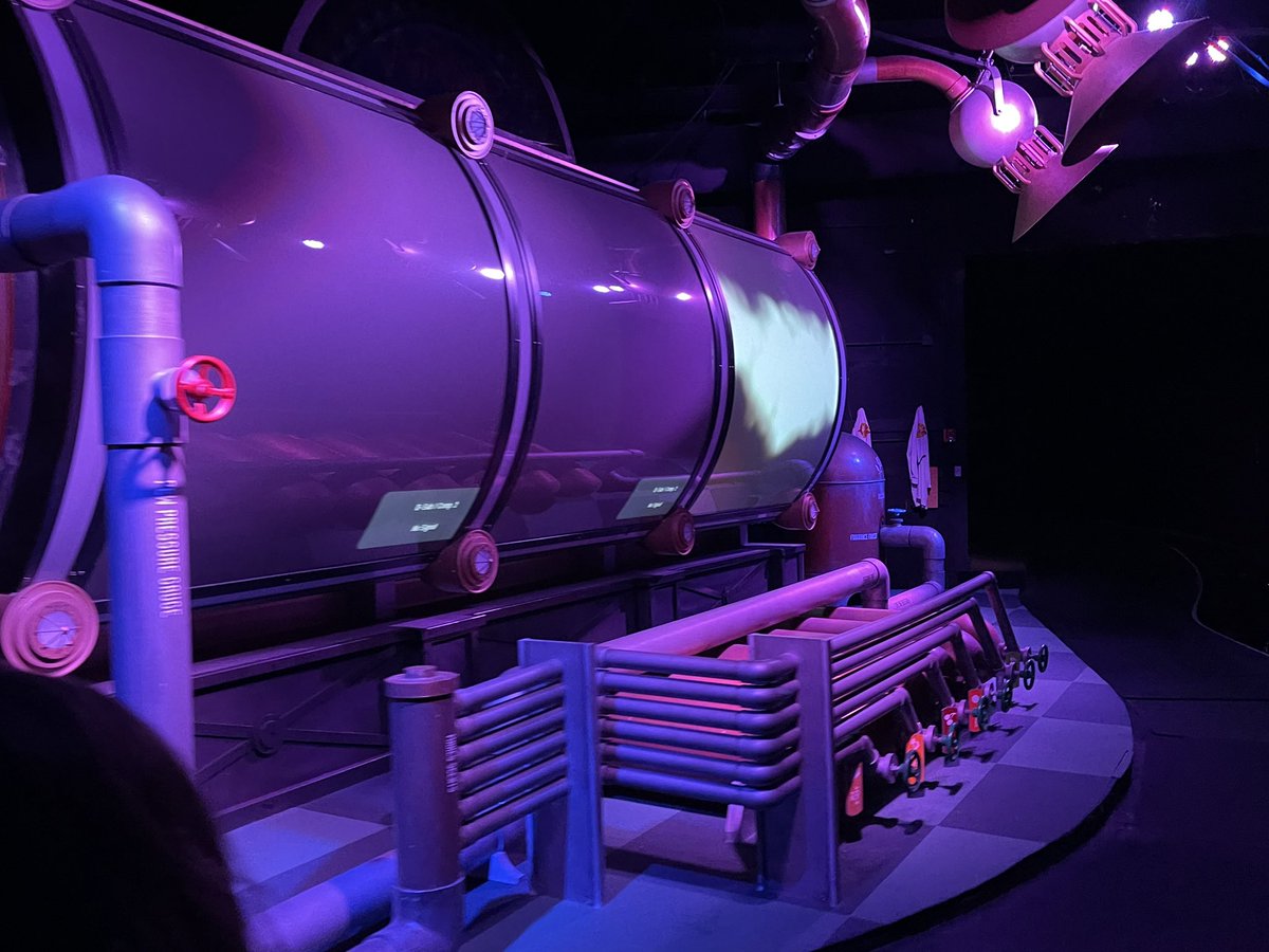 JohnnyDChilders's tweet photo. The Disney Standard remains high, people! Your ticket money at work. (I.e. “No signal” screens on Journey Into Imagination).  @WDWNT https://t.co/oX1ZZA5gW5