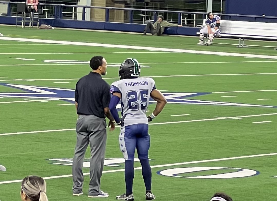 2Qute27's tweet photo. ✨NFL veteran QB @wallace_seneca  droppin knowledge to DB @gods_peace9. Eyes open, ears open, mouth closed..ball out!! @BlueGreyFB @dritowel https://t.co/dw0SrbYsaQ