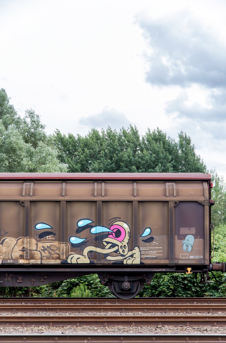 FlyingFortress_'s tweet image. "Sgt.Splasher" &amp;amp; a little Doodle-Trooper on a rusty raisin aka boxcar

#moniker #teddytroops #fr8 #fr8trains #JohnnyBoxCarBerta #summerofbunt