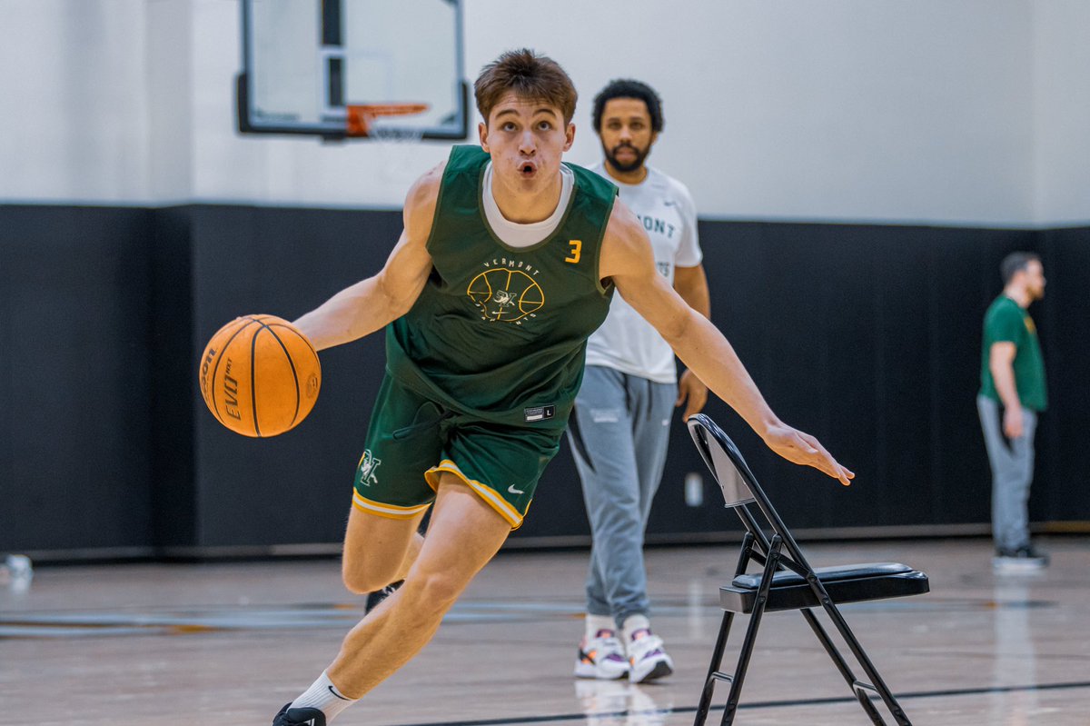 UVMmbb's tweet image. Got the fellas back together again 😸