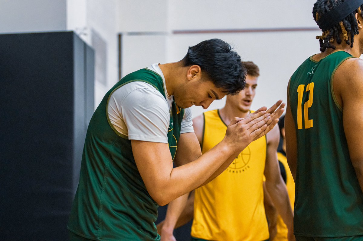 UVMmbb's tweet image. Got the fellas back together again 😸