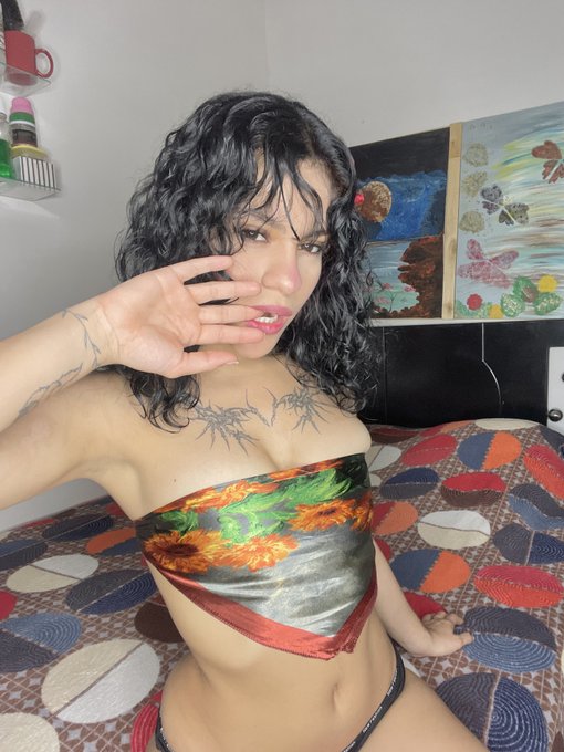 still feel like its summer haha 🥰 https://t.co/zV7GM5KlRz