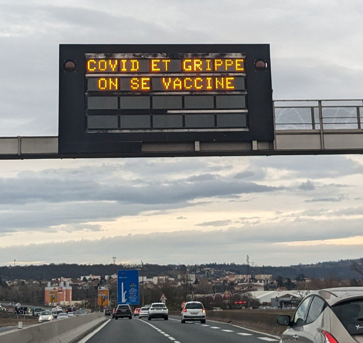 f_philippot's tweet photo. On ferait mieux de renationaliser les sociétés d’autoroute au lieu de les donner à #Pfizer ! 🤦
⤵️ https://t.co/rt8ZNGG3Lf