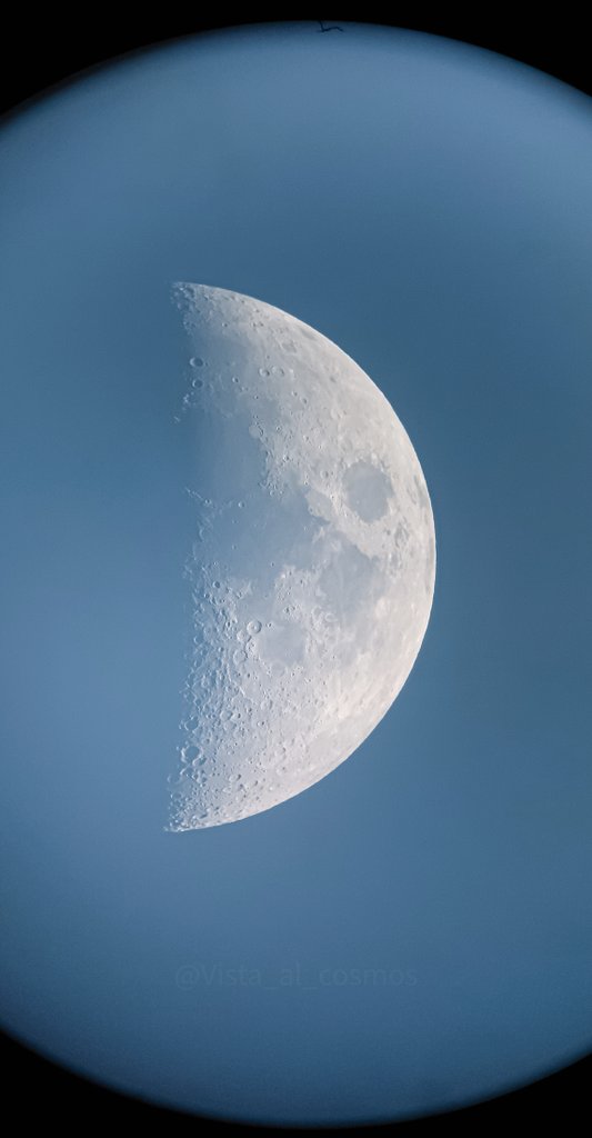 Vista_al_cosmos's tweet photo. Hoy por la tarde se veía genial la Luna y aproveché para hacer éstas tomas, capturas sin apilado.
#astrofoto
#moon
#cielosESA
#DesdeCadiz
🌓 46%
🔭Mak127📱😉 https://t.co/38bfkPbbzA