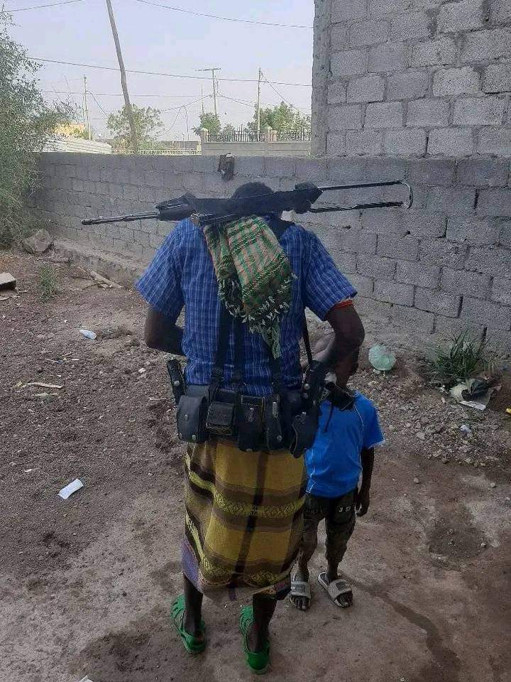 BaroKusura's tweet photo. ለናት አገር ጥሪ የአፋር ህዝብ በዚህ መልክ ከልጁ ተለይቷ ወጥቶ የቀረ ብዙ ናቸው ዛሬ የነዚህ ጀግኖች ደም ላይ ሴራ የጠነሰሱት ሲጨባበጡ የነዚህ ጀግኖች ቤተሰብ በርሀብ እየተሰቃዩነው https://t.co/lDpJhmmGQQ