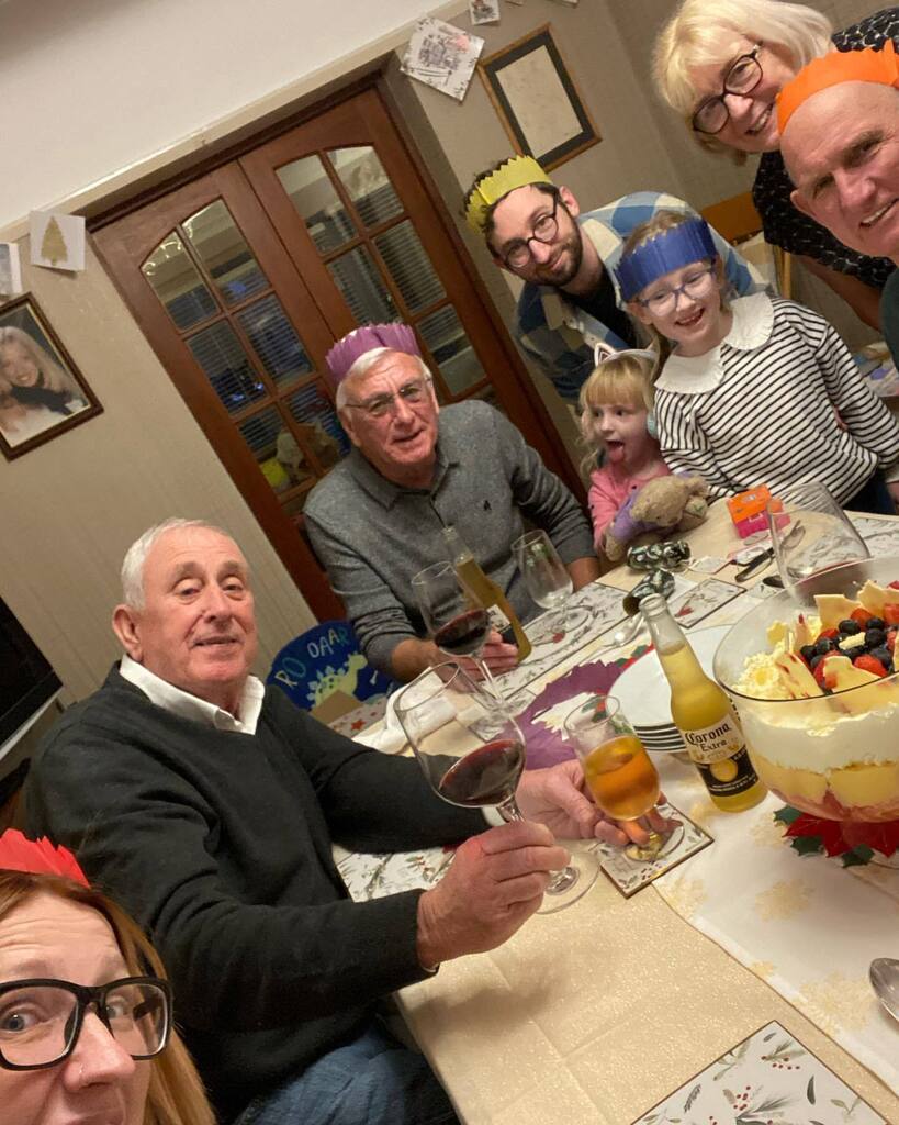 I’m not the best at a group selfie it seems!! 🤣🤣

Happy Christmas!! instagr.am/p/CmwyMK_sSO4/