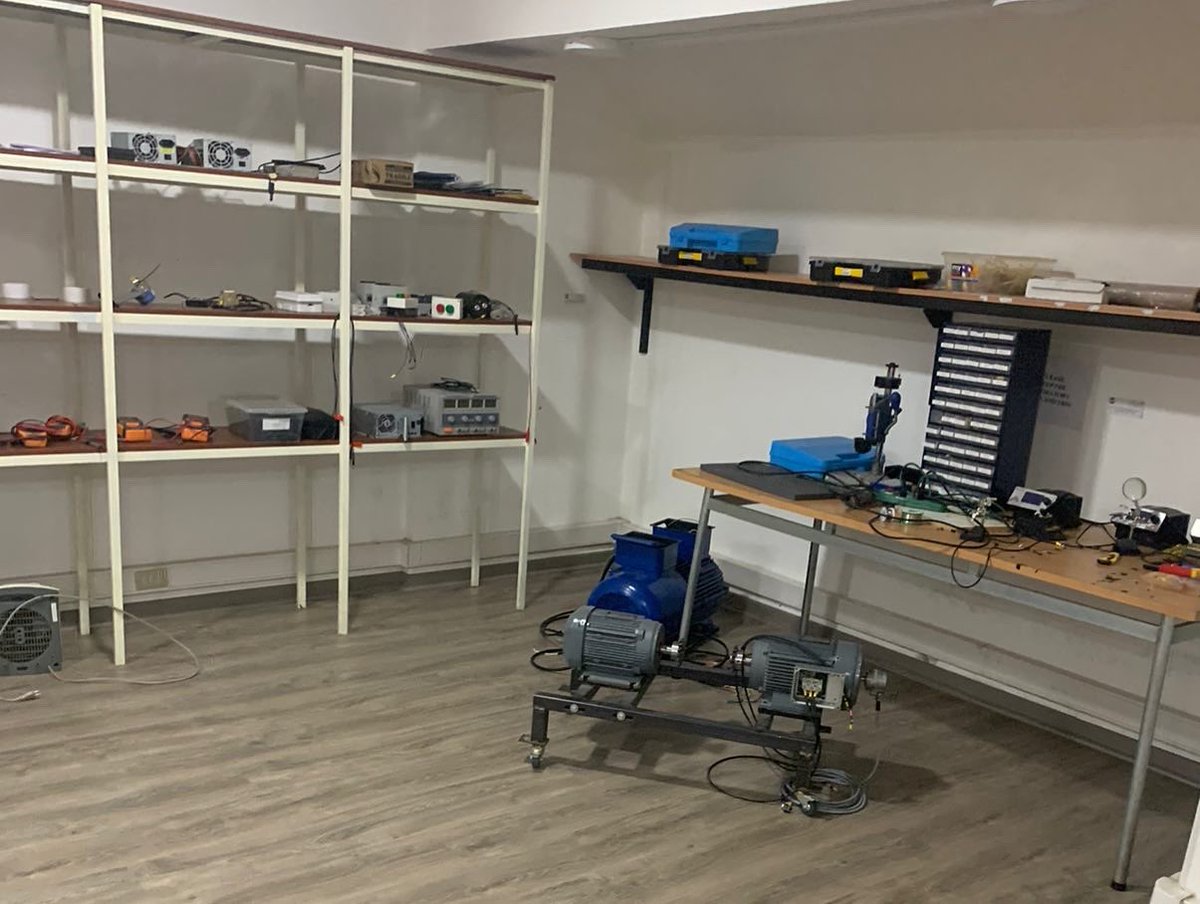 CTCE_Utalca's tweet photo. ¿Conoces el Laboratorio de Conversión de Energías y Electrónica de Potencia ⚡️⚡️?  Actualmente se encuentra en remodelación, la que avanza rápidamente  🦾🦾

◾️ Este es un espacio de más de 400 m2, ubicados en el #CTCE. 

Más info 👇
https://t.co/C8UJFFpTmC 

#CentroTecnológico https://t.co/uaaYBPCLz0