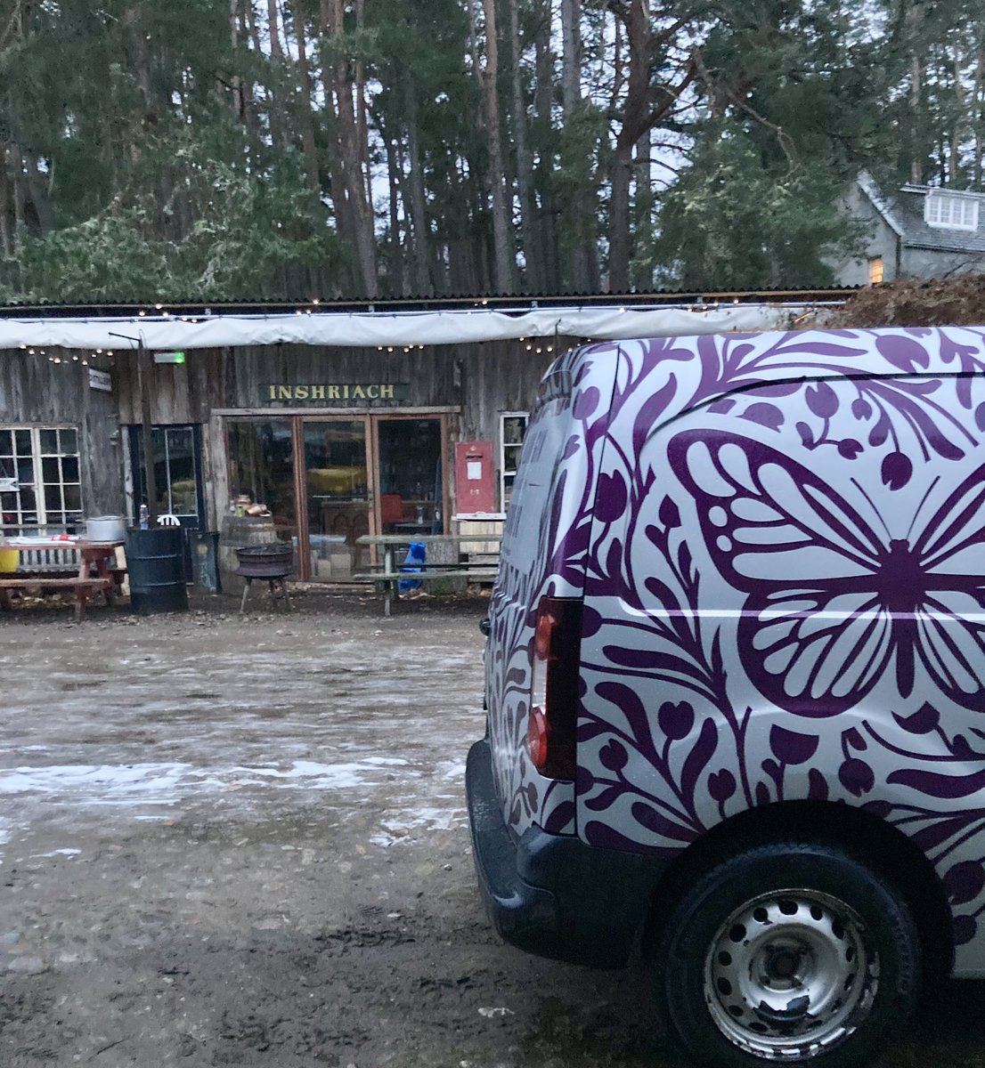 papillongin's tweet photo. Great to catch up with Walter and Lizzie at @Inshriach whilst we’re in Aviemore. Bit of industry chat, a bit of sampling and, of course, some vehicle chat!
#gin #inshriach #scottishgin #scotlandforchristmas #scotland #papivan #papillongin https://t.co/l8NTYjHMCM