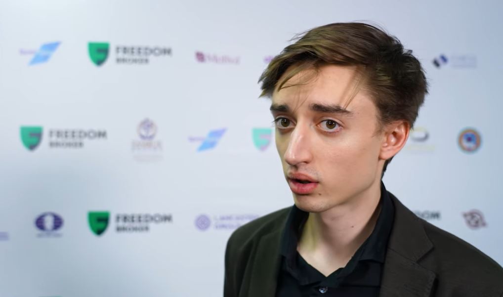 International Chess Federation on X: Daniil Dubov: I made a draw with  Magnus and with Hikaru; it was a solid day. #rapidblitz Interview after  the first day of blitz:   /