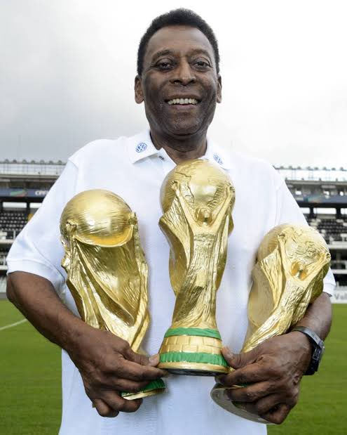 raphousetv2's tweet image. Brazilian Soccer legend Pelé, winner of record 3 World Cups and standard-bearer for ‘the beautiful game,’ has died at 82.🙏🏾💔 Rest in Paradise 🕊️