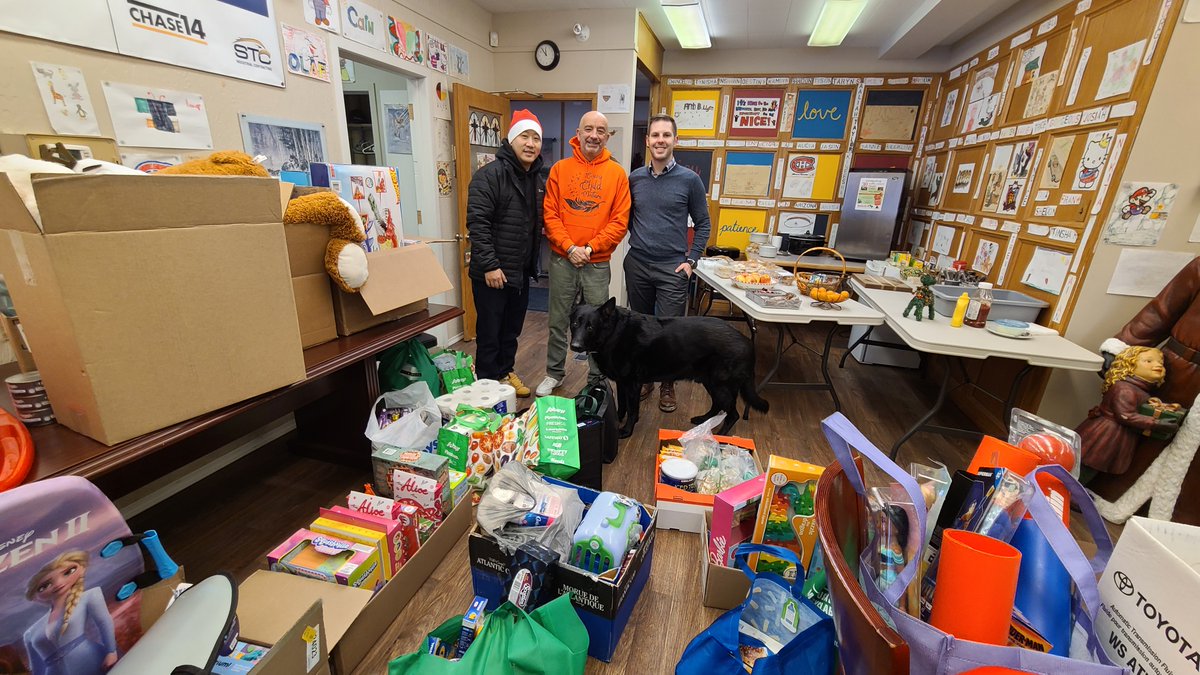 Ens_Auto's tweet photo. We had the opportunity to deliver this yearβs donations for the Tundra Full of Toys to Hands On last week, and it was a HUGE SUCCESS! π
Thank you to all those that made this year's mixed donation of toys and essentials possible! π
#TundraFullOfToys #EnsAuto https://t.co/Y6qXB6GSA1