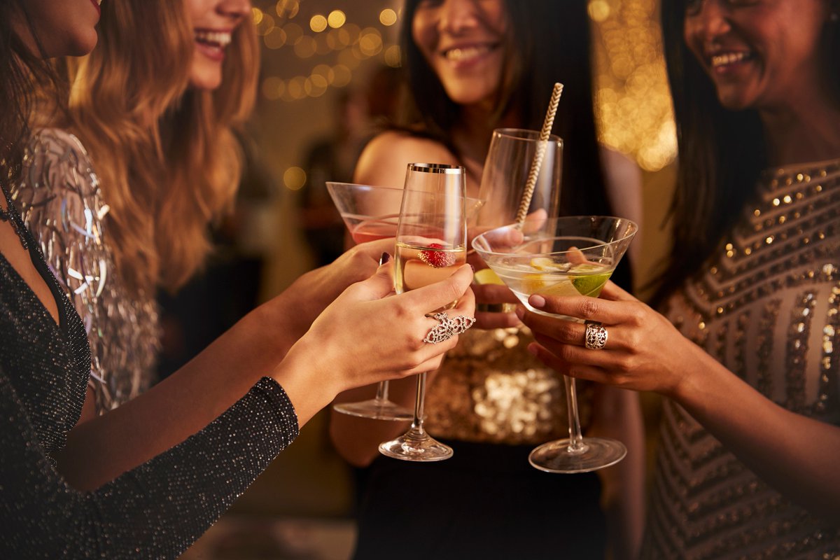 Ring in 2023 with live music, specialty cocktails, &amp; sparkling rooftop views at Paso's one-and-only rooftop bar! 🥂 Tetto will be open from 4pm-1am on NYE, with live music from 9pm-12am. Gather up your favorite people &amp; join us at the bar! ✨