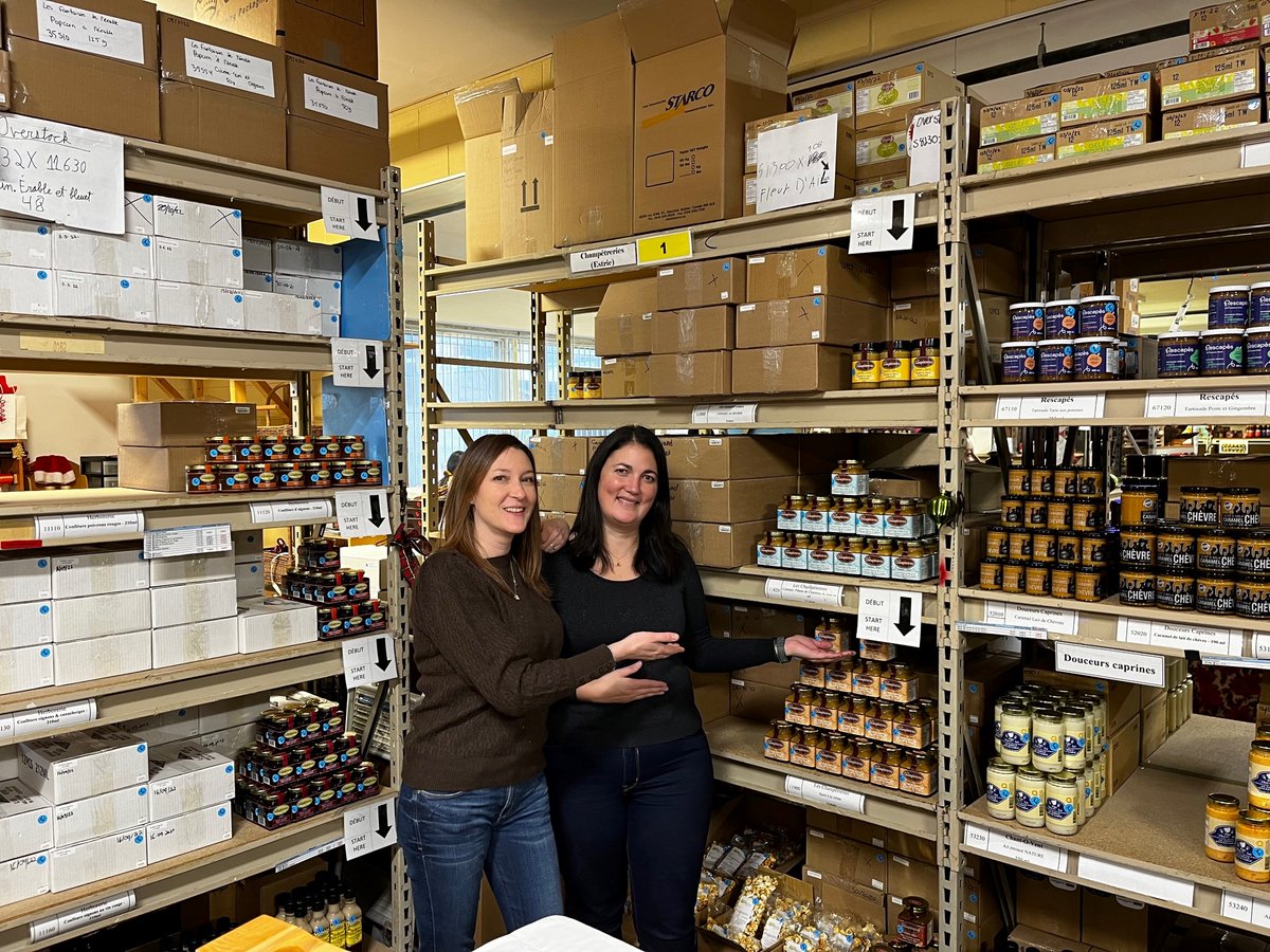 CBMedavie's tweet photo. C’est le temps de la générosité! 💙
#JeudiNostalgie : Plus tôt ce mois-ci, les membres de l’équipe des Ventes du Québec de @CBMedavie ont donné de leur temps à Habitations l’Escalier, un centre de soutien pour les jeunes adultes à Montréal. #Redonner https://t.co/Zw5aJt7cY4