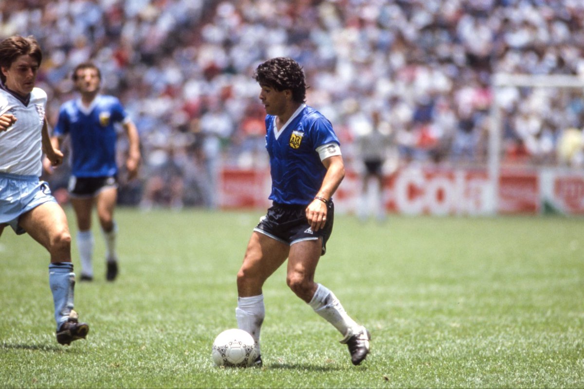 _BeFootball's tweet photo. JOHAN CRUYFF en 2016
DIEGO MARADONA en 2020
PELÉ en 2022

Les plus grands de l’histoire du jeu disparaissent à petit feu… 😪🕊️ https://t.co/OVIMGVWgTq