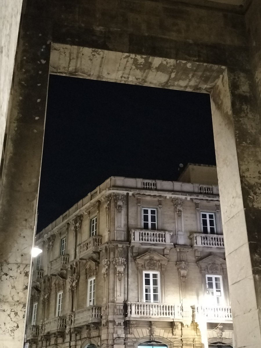 Uselli_PsyD's tweet photo. Uno degli scorci che amo di più della mia città.
#Messina #Sicilia #palazzata https://t.co/2Vy0DLSJD6