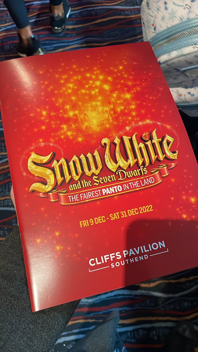 Another free evening, another Panto.

Ticking off the list and finally seeing @myradubois in Snow White 🍎 

Thought I’d maybe see @garethjoyner selling programmes in the foyer but no luck. 🤡 X