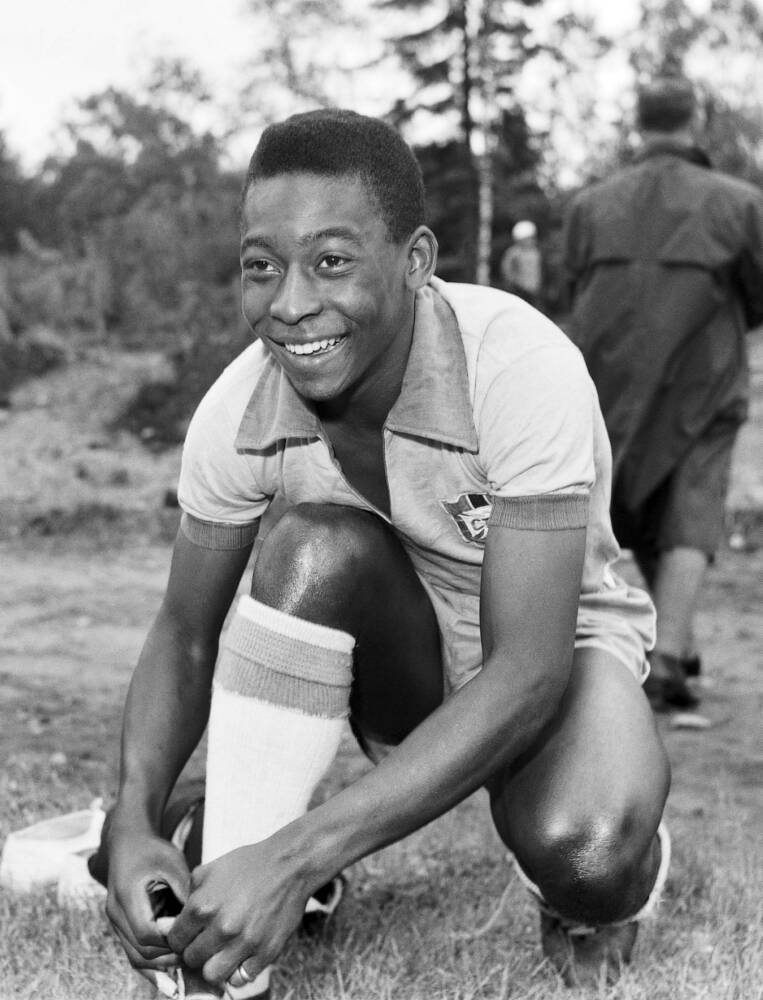 ragionedistato's tweet photo. #Pele è stato il più grande atto di fede creato da quella religione che è il calcio.
Perché, pur non avendo visto, abbiamo sempre indubitalmente creduto in lui,
E anche se non saremo beati per questo, non possiamo non dire che l'antico testamento di questo gioco finisce stasera. https://t.co/35Yfv6EiN9