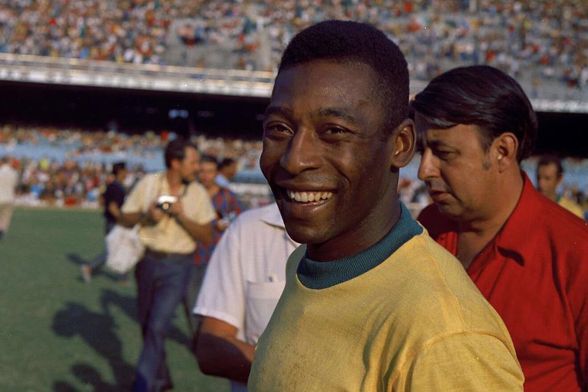 A la edad de 82 años falleció Edson Arantes de Nascimento, mucho más conocido como PELÉ.

Historia pura del fútbol. Único futbolista en ganar tres veces la Copa del Mundo y dueño de un legado que trascenderá cada época. QEPD 🙏🏼🇧🇷.