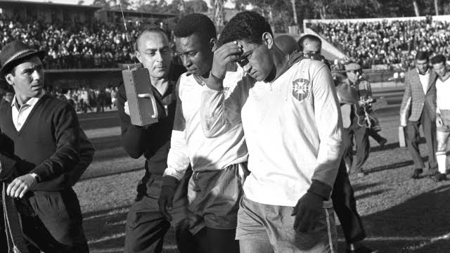 Pelé não morre. Pelé é eterno. Só está indo rever os velhos amigos. Vida longa ao Rei! #Pele #PeleEterno