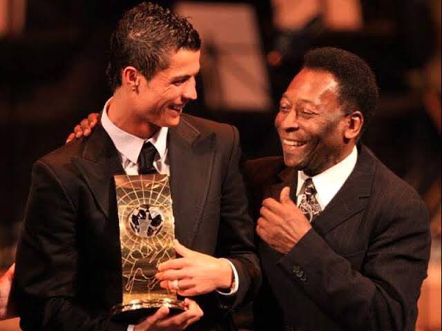 TeamCRonaldo's tweet photo. RIP Pele, One of the greatest legends of the game. 🙏🕊 https://t.co/QgICQaaiqI