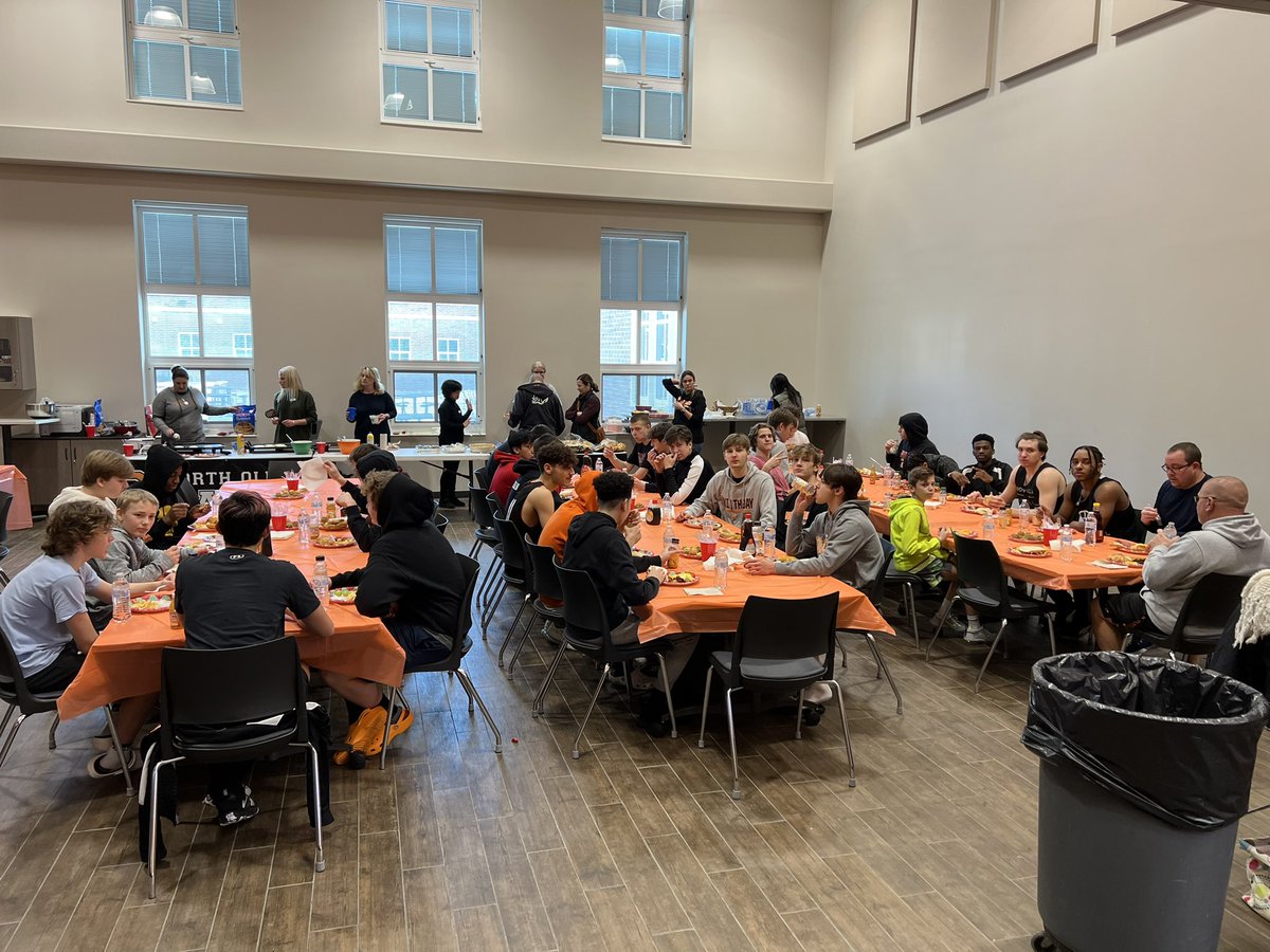 Kyle_Johnson32's tweet photo. Thanks to all the Eagle families that helped make our brunch special today! #RiseAsONE 🦅 https://t.co/Fqq9rN56V0