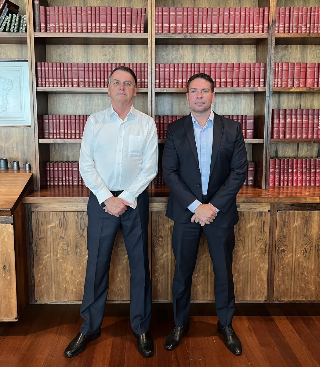 delegadoramagem's tweet photo. Com o nosso Presidente hoje e sempre! 🇧🇷 https://t.co/EtuAlI2meR