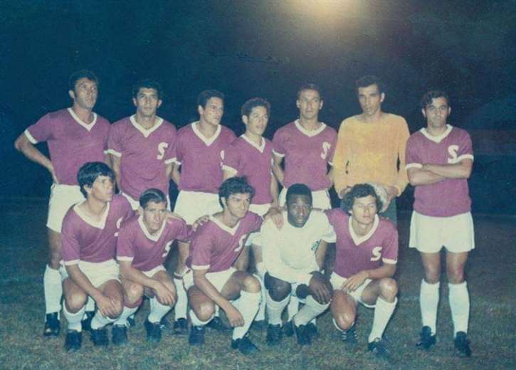 SaprissaOficial's tweet photo. El legado del Rey Pelé perdurará por siempre ¡Descansa en paz! 🖤 https://t.co/8XlGkjUerU