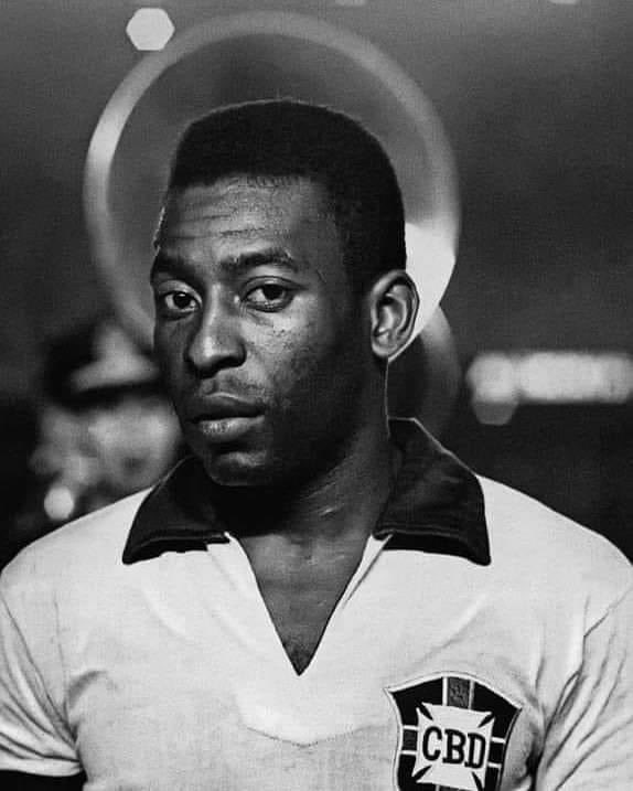FutFutebolista's tweet photo. Descanse em paz rei do futebol, descanse Pelé!

O futebol perde hoje seu maior ídolo. 🏴⚽ https://t.co/Doc8ps8CLZ