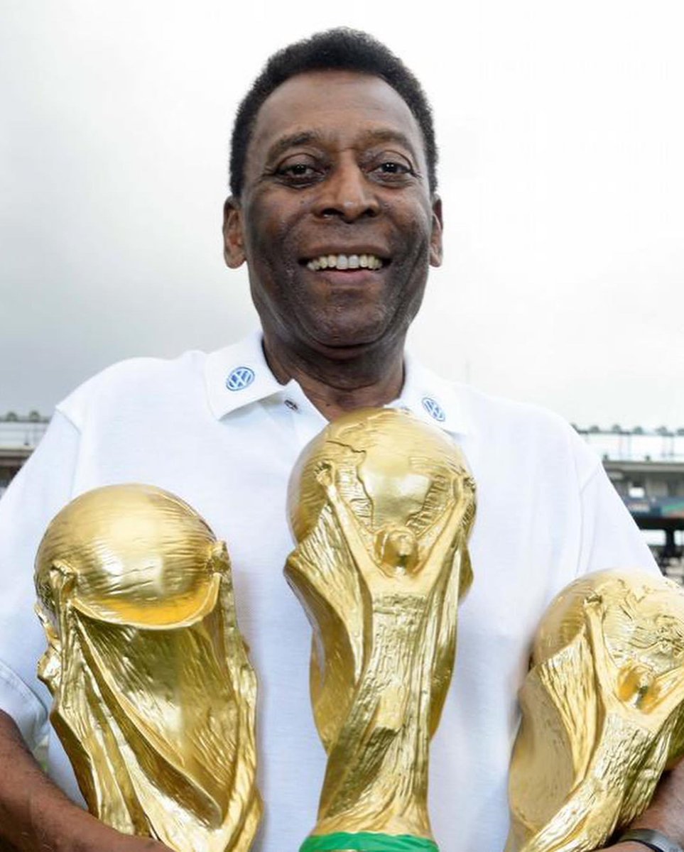 Karamac2222's tweet photo. RIP Pele https://t.co/L3VyyPJAw3