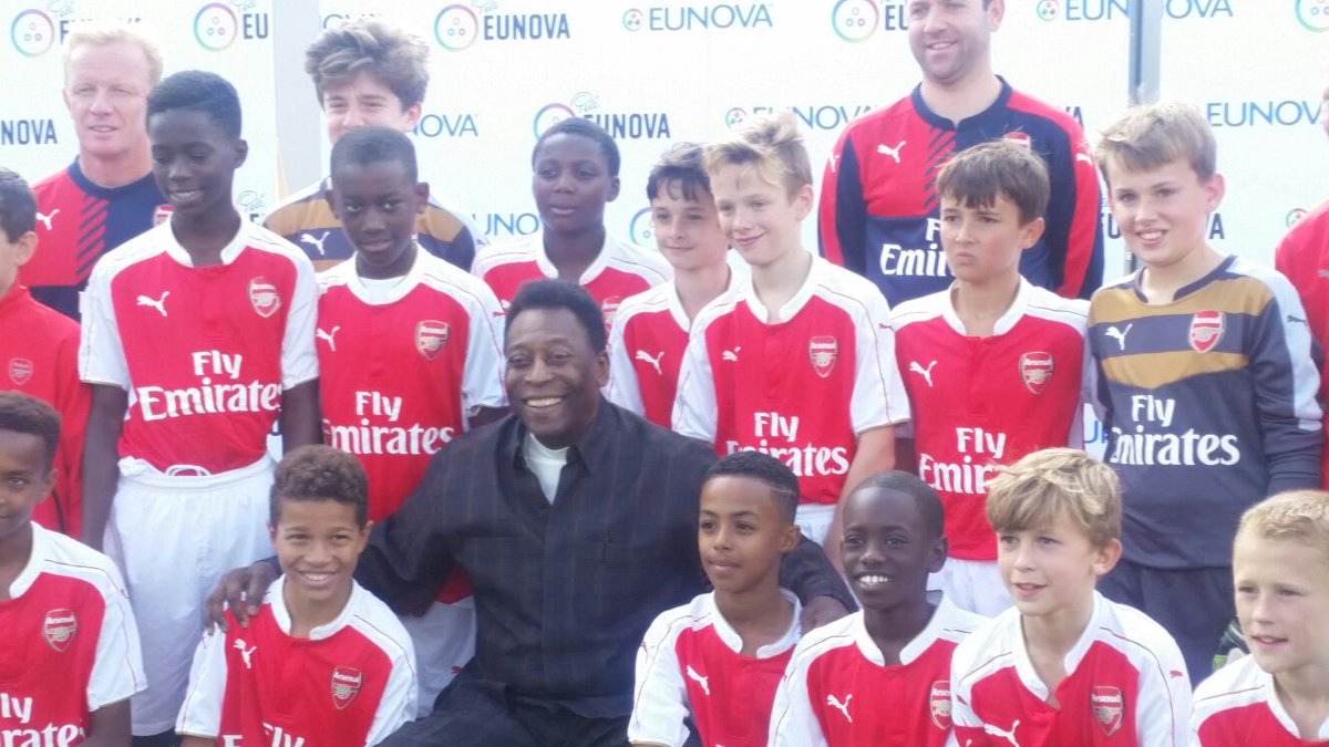 KhayonEdwards's tweet photo. RIP Pele, a footballing legend 🙏🏾🏆❤️ https://t.co/rEqjuEAdw2