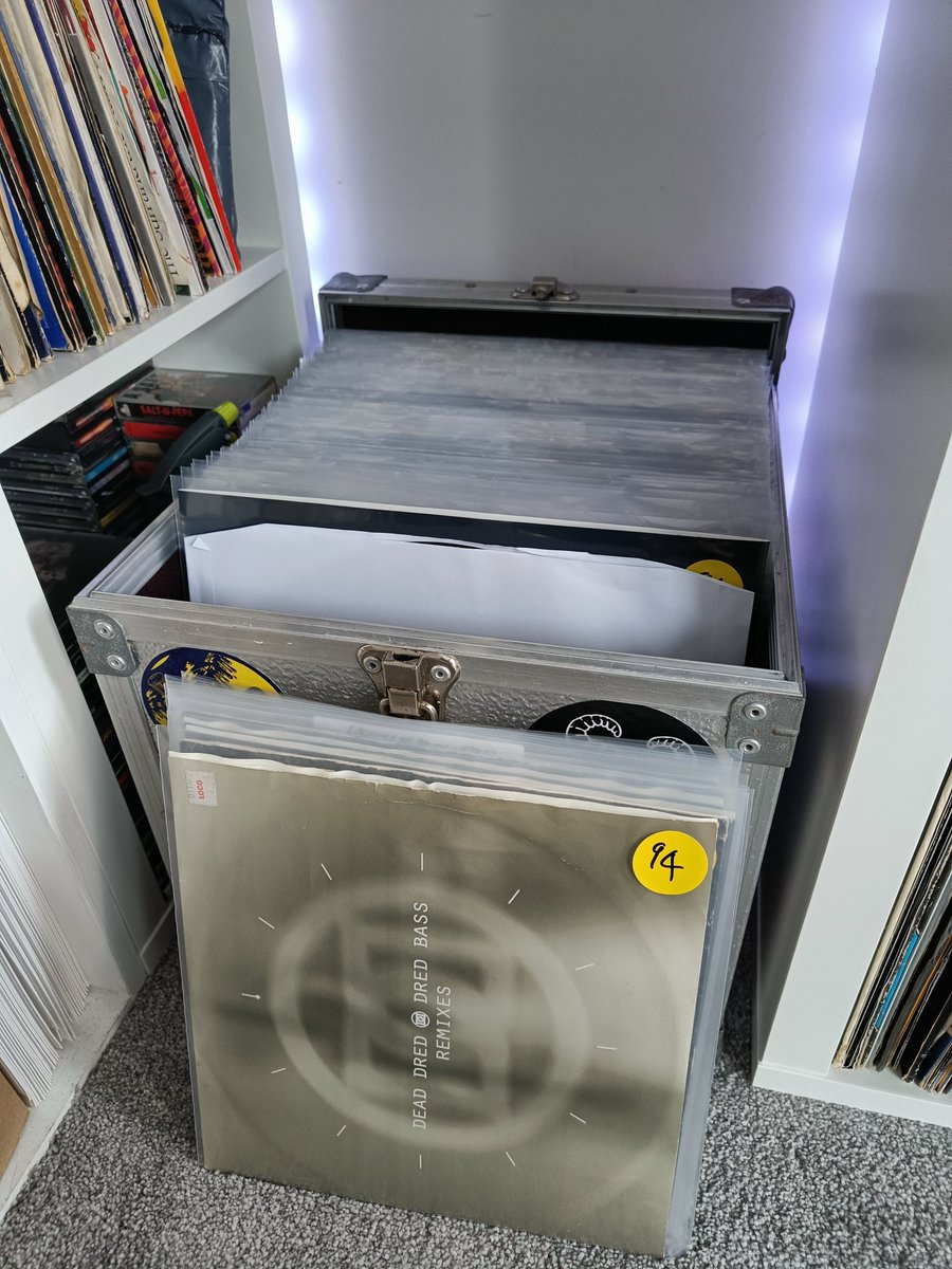 dadsoldvinyl's tweet photo. I'm jumping on a live stream, shelling some '94 Jungle🔥 Come check it out 👊 https://t.co/PNvFH26KOJ https://t.co/9tVO5bHp4M