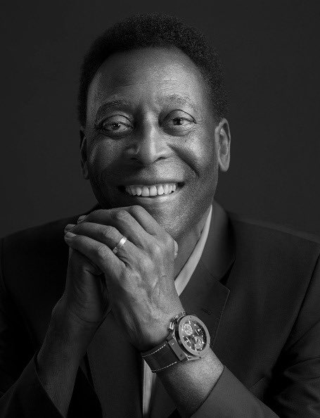 A inspiração e o amor marcaram a jornada de Rei Pelé, que faleceu no dia de hoje. Amor, amor e amor, para sempre. . Inspiration and love marked the journey of King Pelé, who peacefully passed away today. Love, love and love, forever.