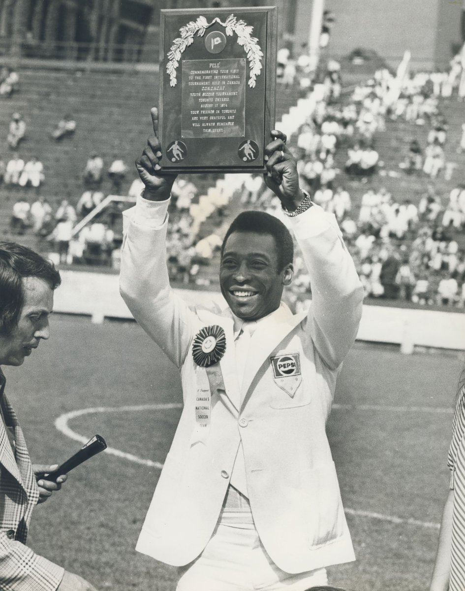 CanadaSoccerEN's tweet photo. We join the sporting world in mourning the passing of one of our sport's greatest ever players. 

Rest In Peace, Pelé ❤️ https://t.co/sDUP840wjM
