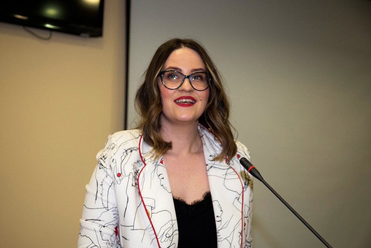CoricEmina's tweet photo. Polaganjem svečane zakletve preuzela sam mandat vijećnice u Gradskom vijeću Grada Mostara.
Kroz svoj rad u Vijeću nastojat ću dokazati da #MostarMože i raditi u interesu svih građana i građanki našeg Mostara. https://t.co/wsTzheDQeF