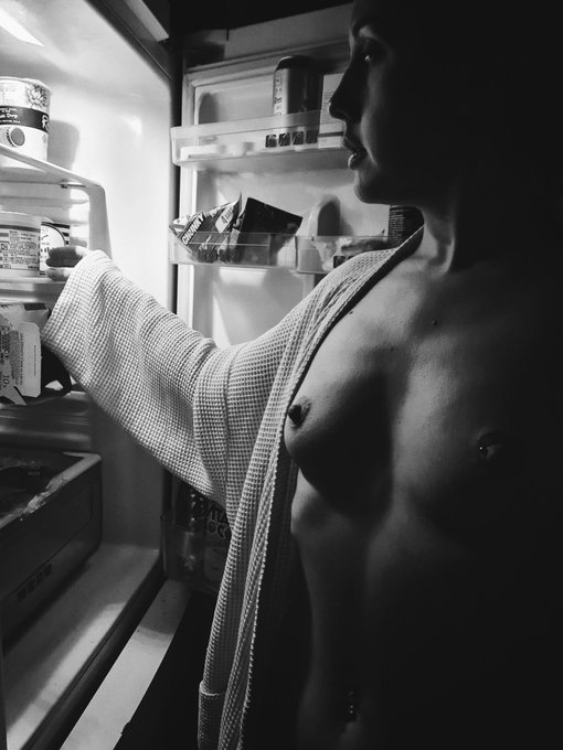 I just can't decide what to put in my mouth tonight 🤔😛 https://t.co/wW4EqJPEGq