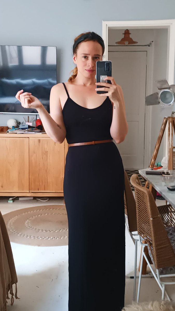 Me parece que repito vestidito para el 31, no puedo salir del negro