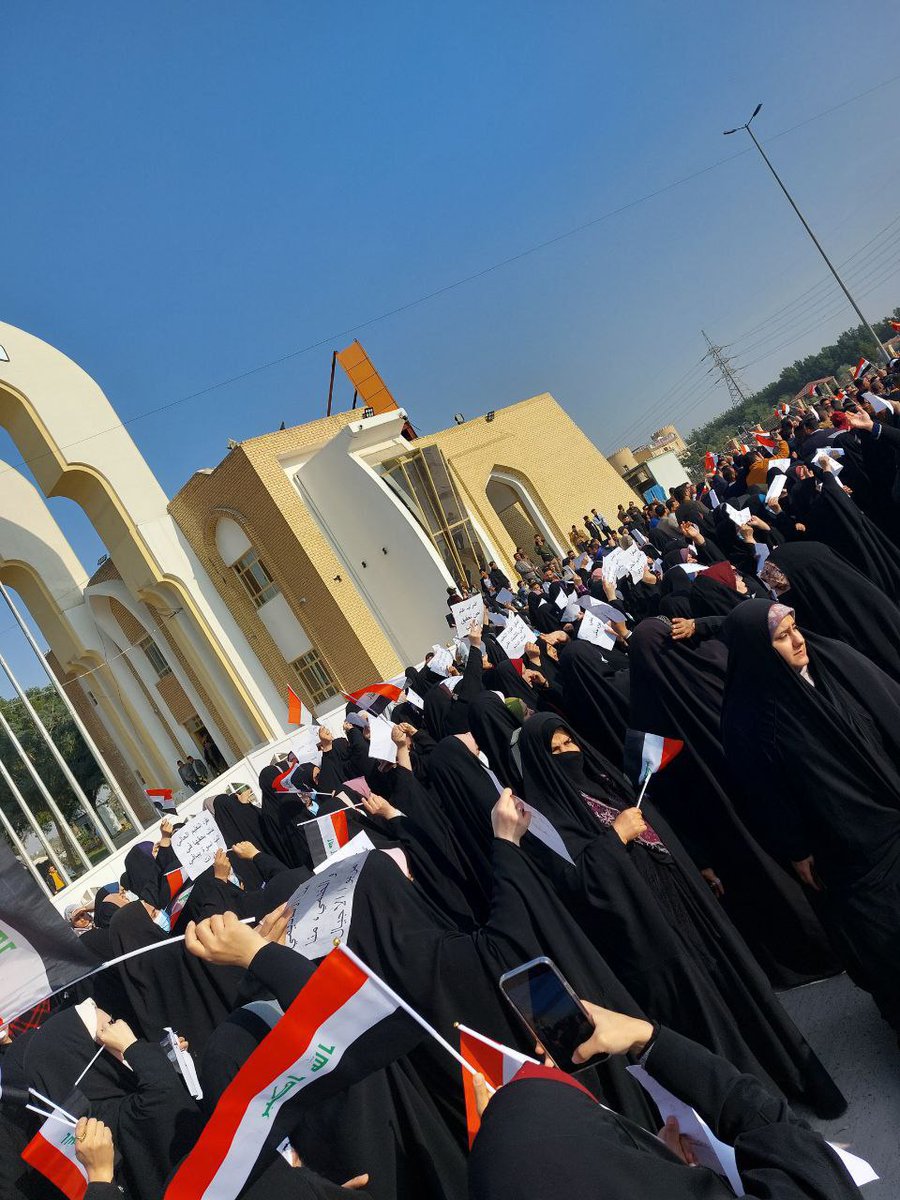 #الماليه_تعرقل_تثبيت_عقودالتعليم
 والبالغ عددهم ٢٠ الف علما ان جداولهم مرسلة منذ اشهر بينما تصادق على محاضري التربيه والبالغ عددهم ٣٠٠ الف محاضر الواصله جداولهم خلال اسبوع و بدون تدقيق
كفاكم ظلمنا وتفرقة