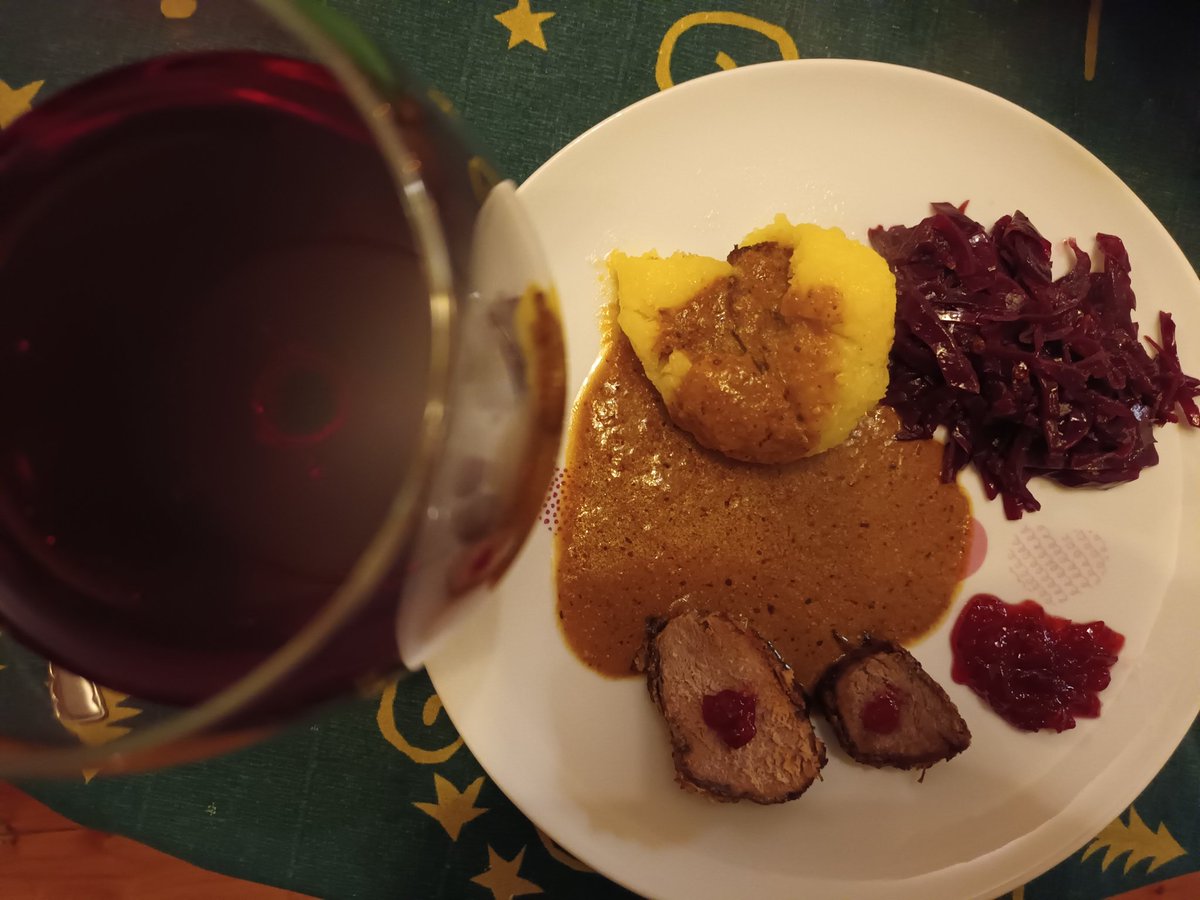 kristallnaach's tweet photo. 😋 #ResteEssen 🐗 #Wildschwein
#Rehkeule und 🦌#Hirschbraten 😘
🎄#AdventsZeit 🎅 #Weihnachten🕯😋 #Mosel-#Stein-#Wein🍷#Prost
#Weintag 🍷 🍇 #Weihnachtsessen
Mit #selbstgemacht'en #LingonSylt
#Preiselbeeren🌱 #Elchenländle22 https://t.co/bntj2ViVUA