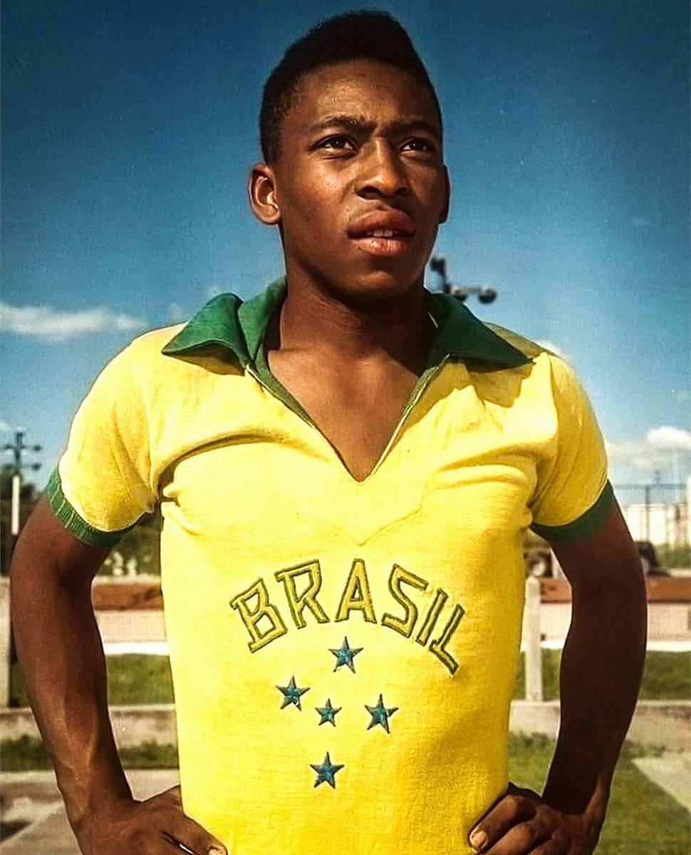 iamnisaarr's tweet photo. End of an era!...Rest in peace sir!... Greatest of all time!...#pele #GOAT𓃵  #legend #RipLegend #football #Brazil https://t.co/VqtkWf9ej0
