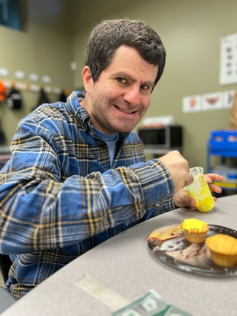 AndersonAutism's tweet photo. Practicing social skills is fun - especially at Horton Way LifeLong Learning Center where the adults enjoyed a holiday cupcake social! π§ YUM! #CupcakeSocial #HappyHolidays #AdultProgram #Autism #1in44 https://t.co/r9MeN0QJvR
