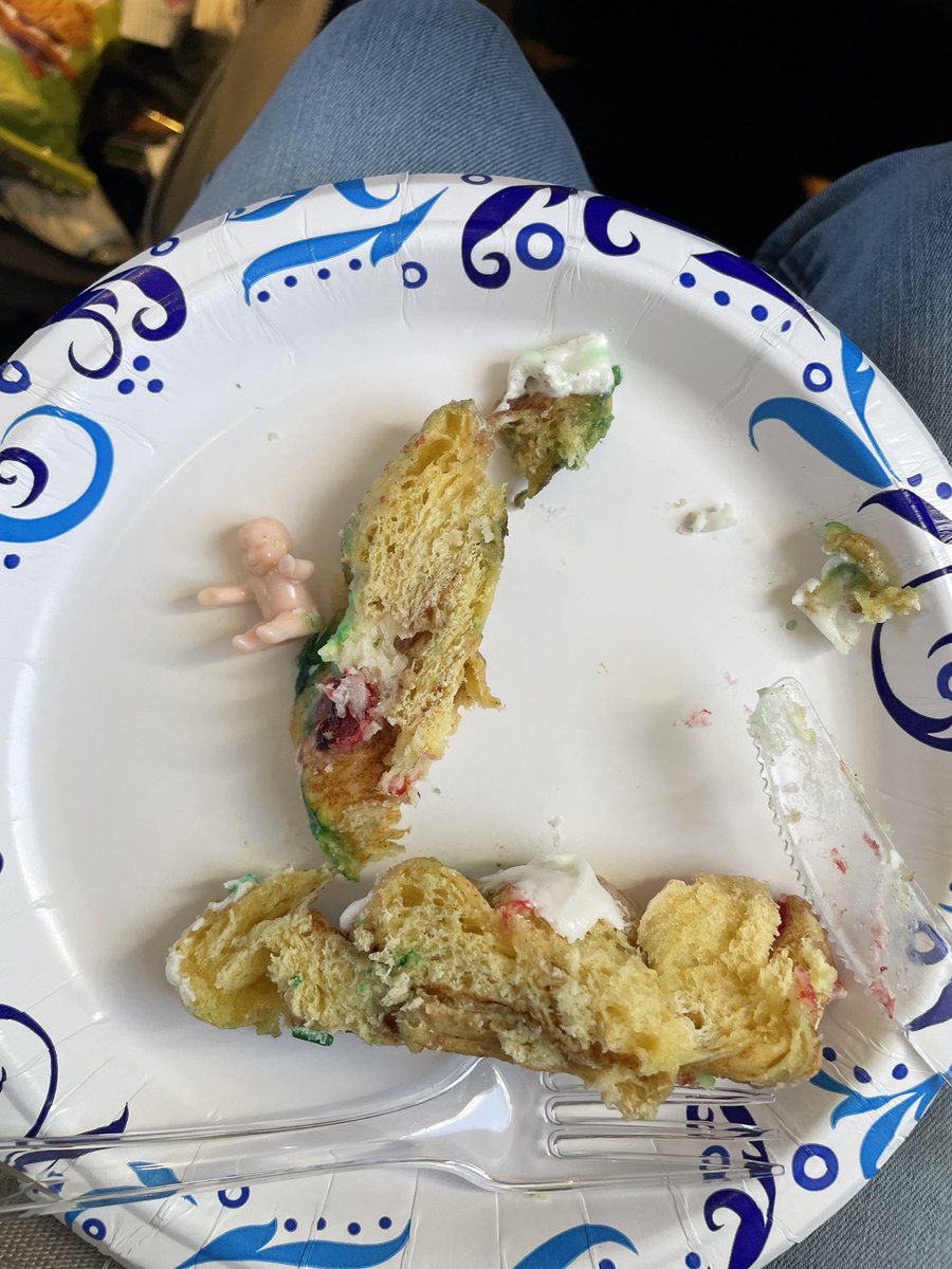 Fun day flying w my homies!!! First time flying private was a BLAST. Even got to stuff our faces w king cake and sure enough, I got the baby xD