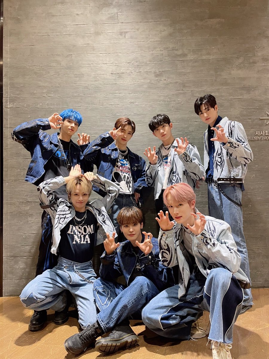 TEMPEST_SPAIN's tweet photo. 📸 221230

Tempest que apareció como un nuevo cojunto de mezclilla💕
 #BadNew y #Dragón da la vuelta al MC.

 Hasta finales de 2022
 estemos juntos

 Dragón vuela,vuela alto
 Impulsate y vuela alto 🐉

#TEMPEST #템페스트 #ONandON
#한빈 #형섭 #혁 #은찬
#LEW https://t.co/70ymDUWfLl